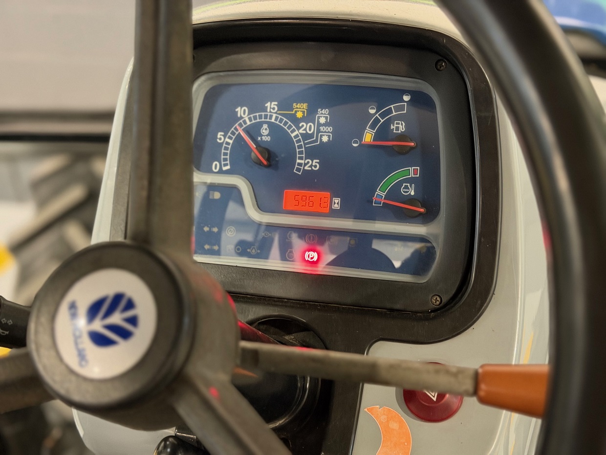 New Holland TD5050 Cabine/AC 4RM - Image 8