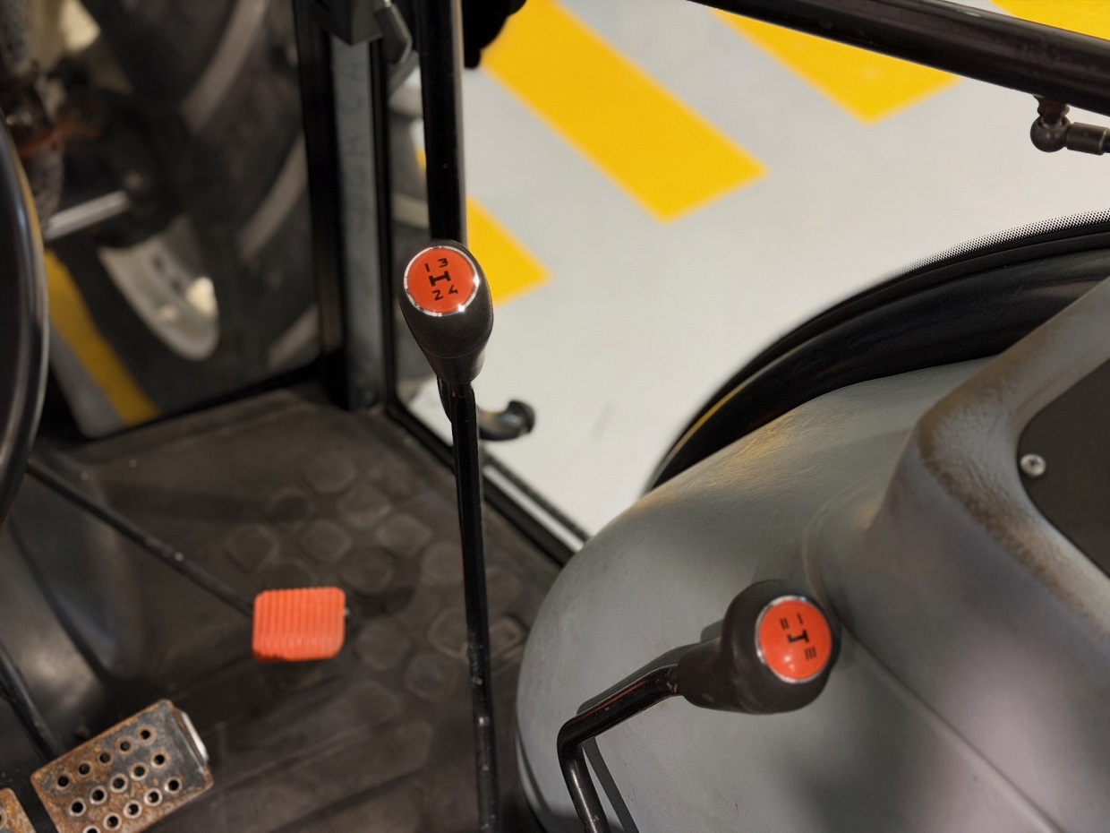 New Holland TD5050 Cabine/AC 4RM - Image 9