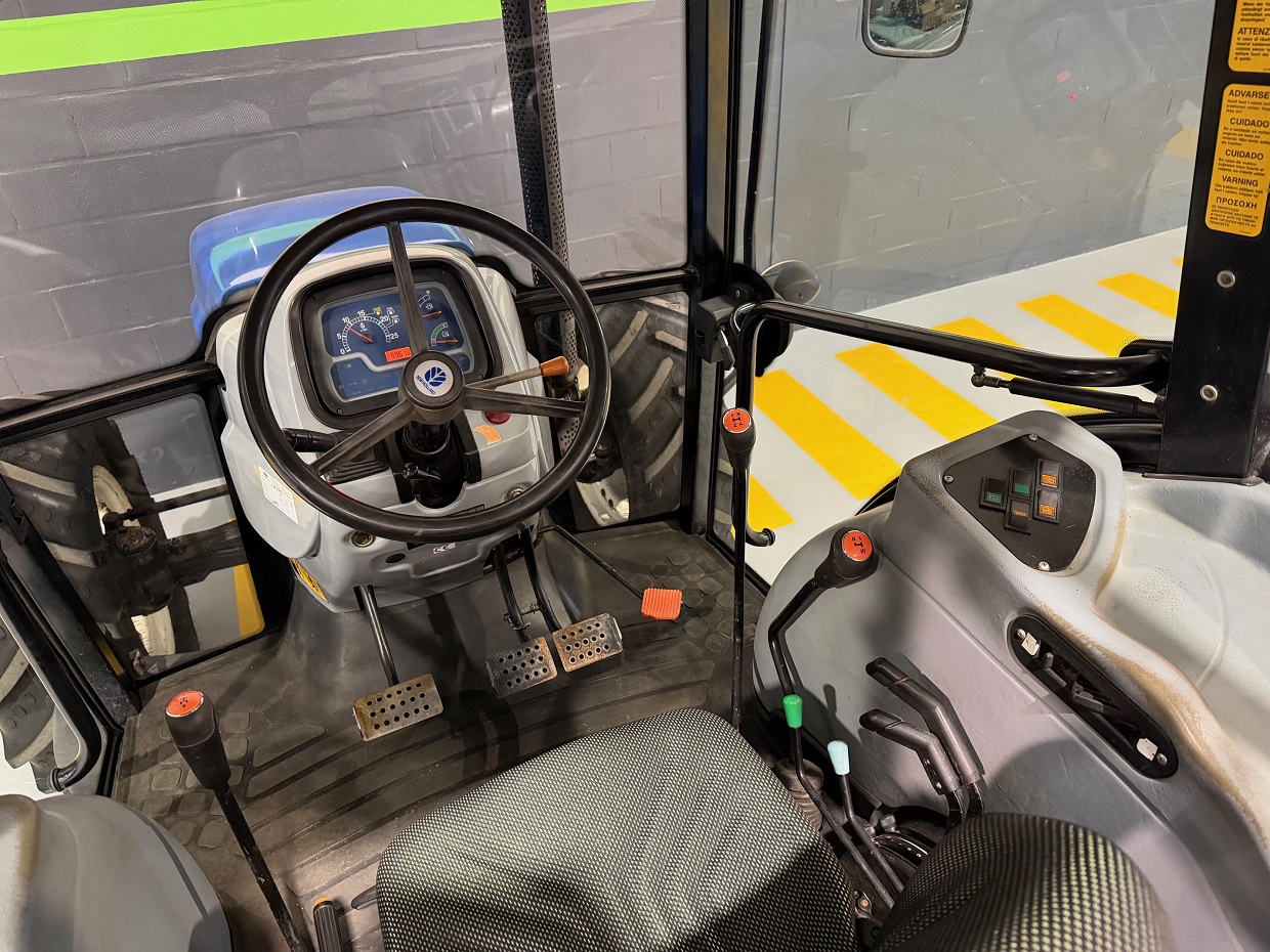 New Holland TD5050 Cabine/AC 4RM - Image 12
