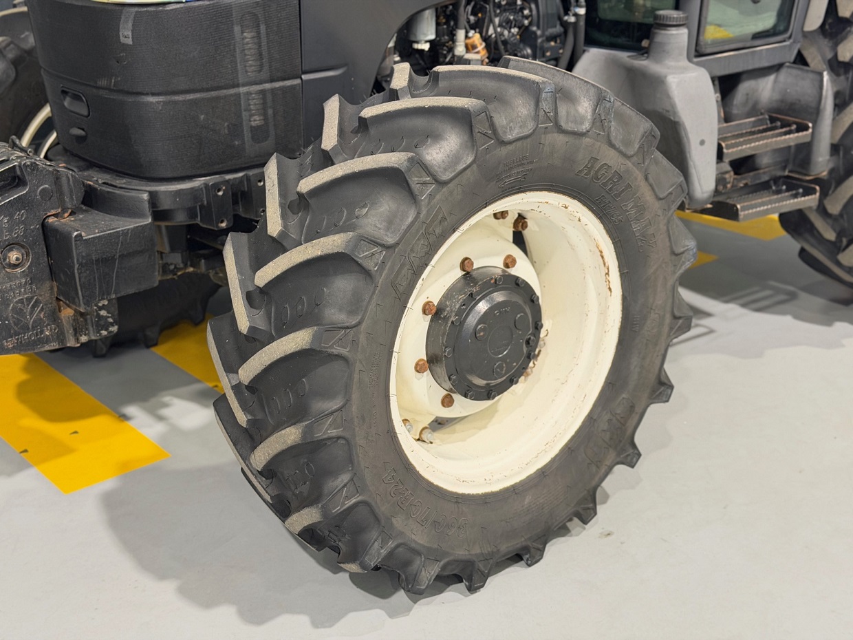 New Holland TD5050 Cabine/AC 4RM - Image 16