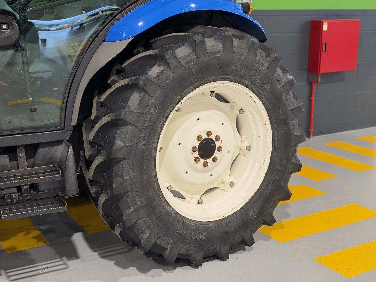 New Holland TD5050 Cabine/AC 4RM - Image 17