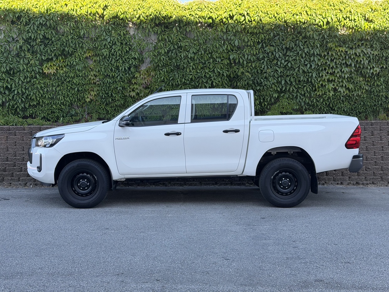 Toyota Hilux 2.4 D-4D CD 5L - Image 24