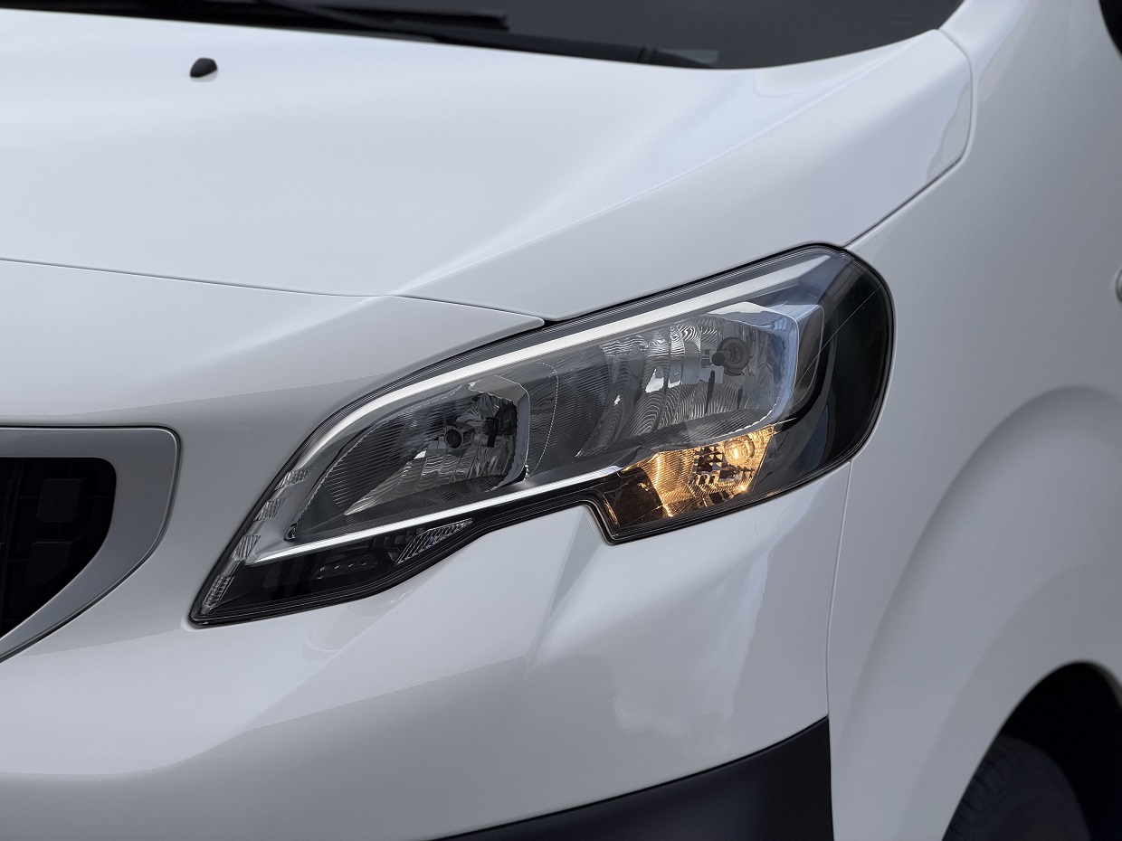 Peugeot Expert 1.5 BlueHDi 3L - Image 4