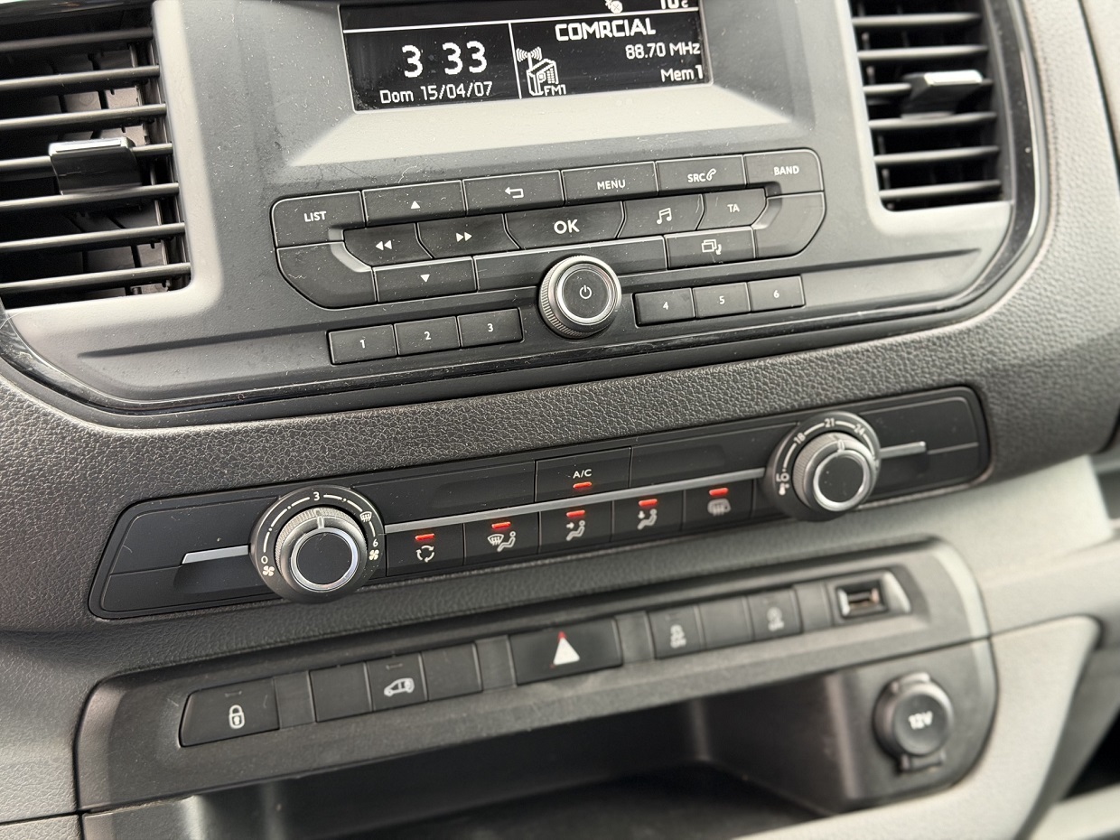 Peugeot Expert 1.5 BlueHDi 3L - Image 14