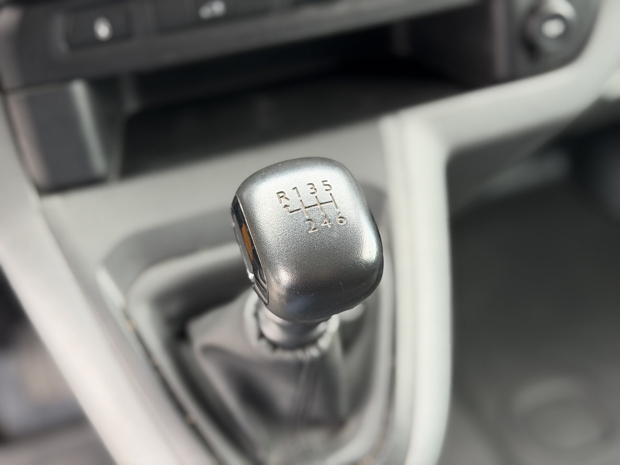 Peugeot Expert 1.5 BlueHDi 3L - Image 15