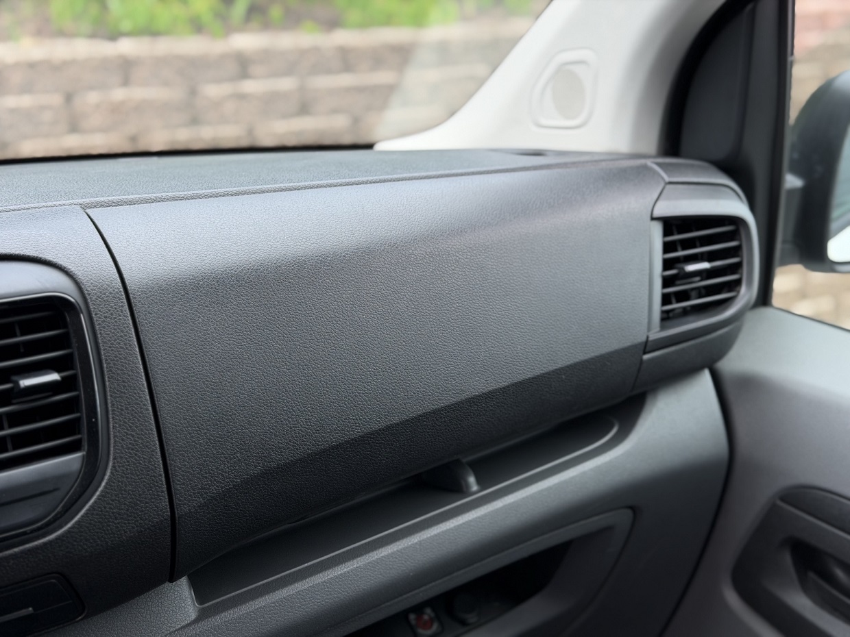 Peugeot Expert 1.5 BlueHDi 3L - Image 16
