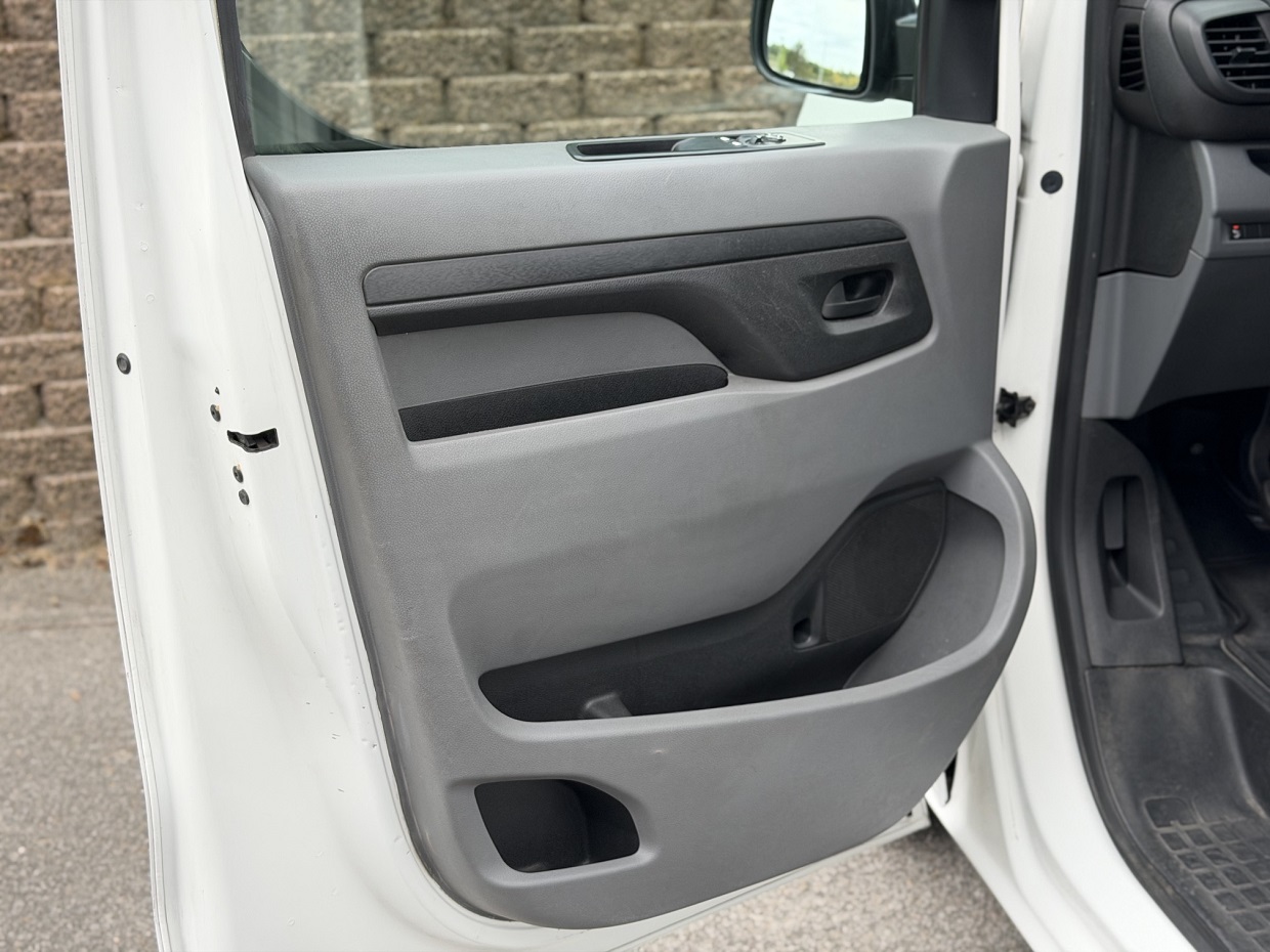 Peugeot Expert 1.5 BlueHDi 3L - Image 17