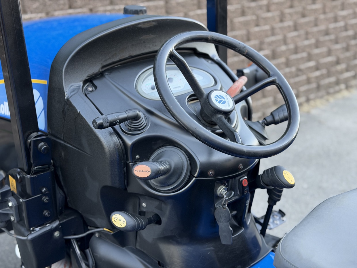 New Holland T3030 4RM - Image 10
