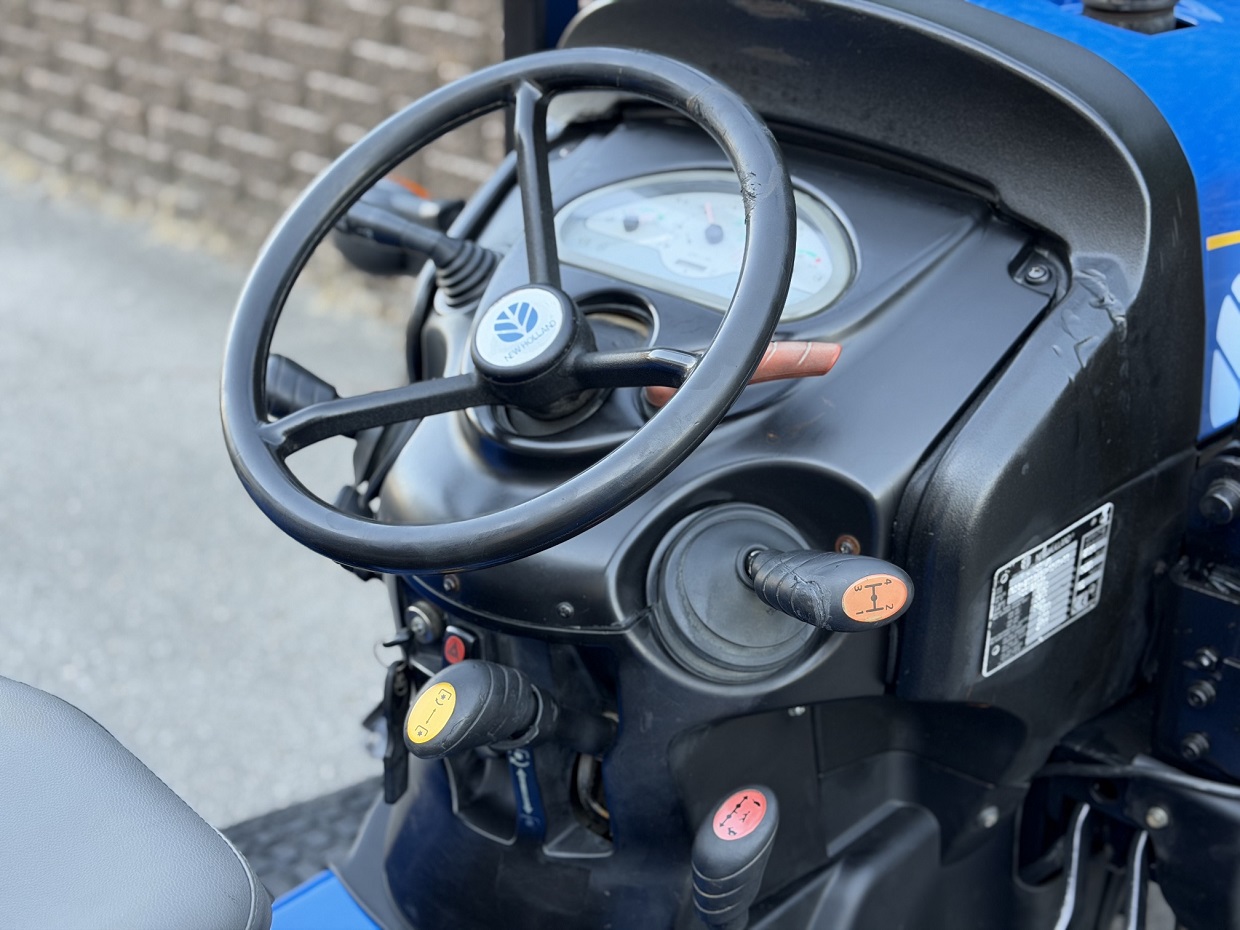 New Holland T3030 4RM - Image 11