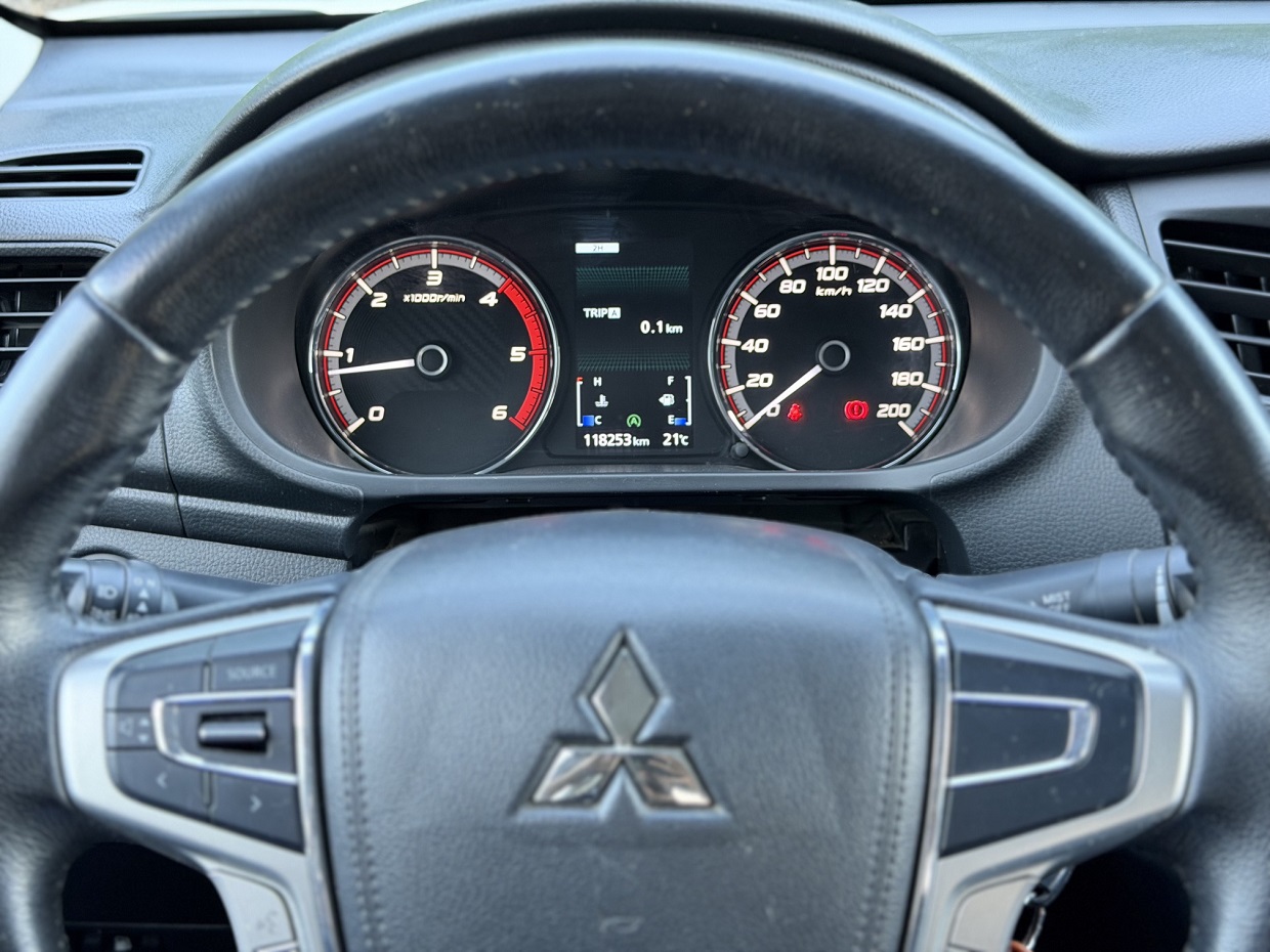 Mitsubishi L200 2.3 DI-D SpaceCab 4WD 3L - Image 11