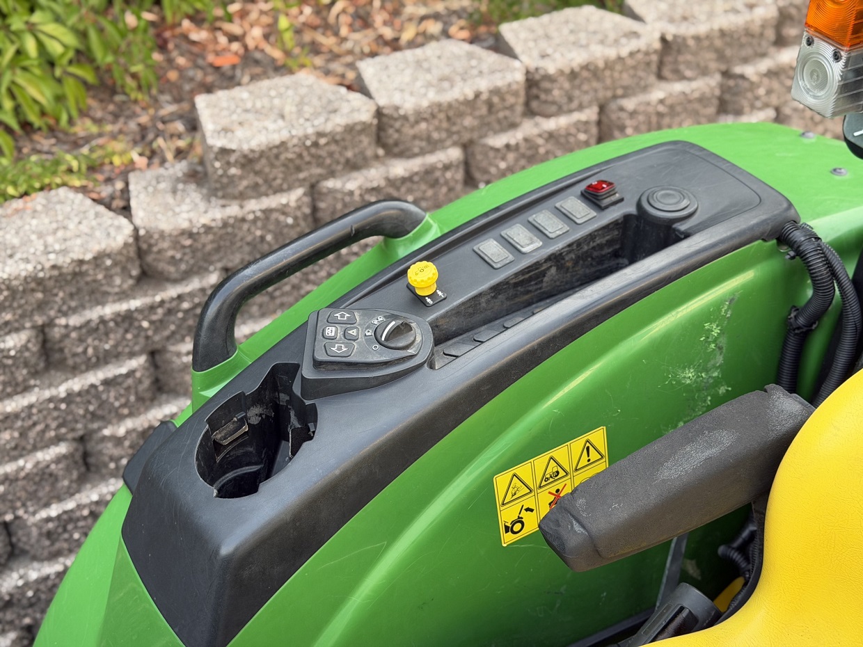 John Deere 4049 M 4RM - Image 13