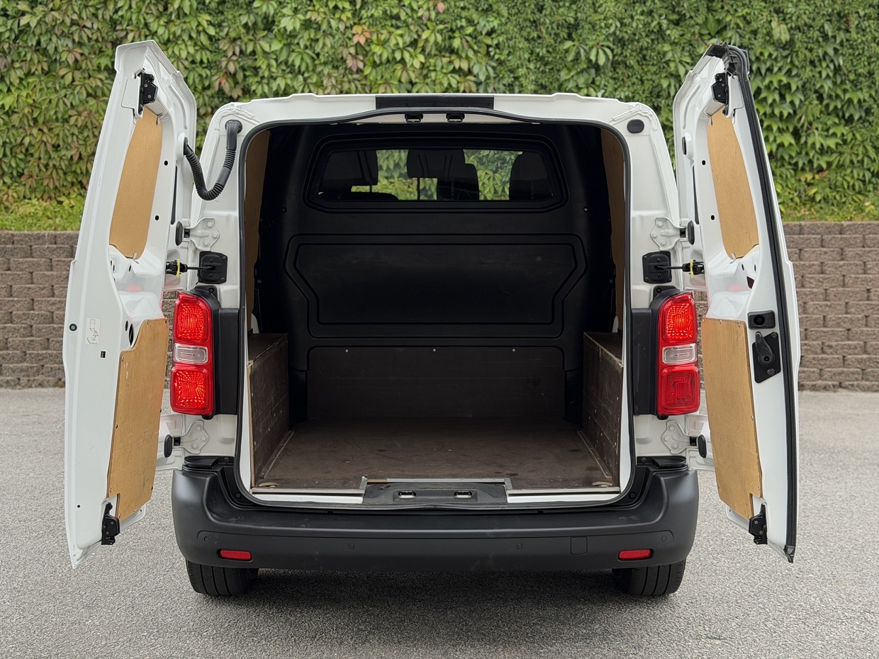 Peugeot Expert 1.5 BlueHDi 120HP 6L - Image 9