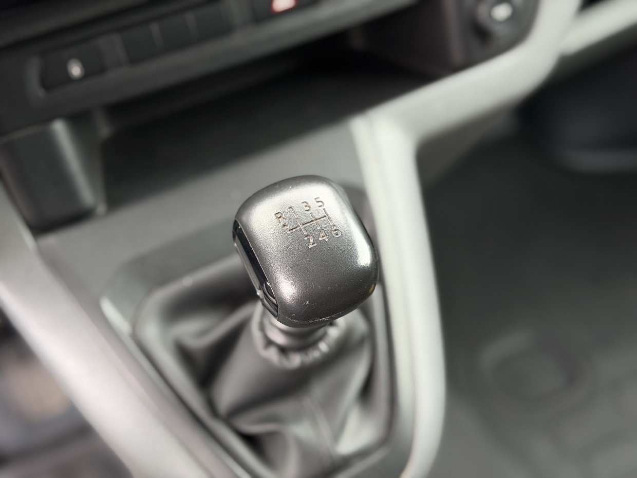Peugeot Expert 1.5 BlueHDi 120HP 6L - Image 14