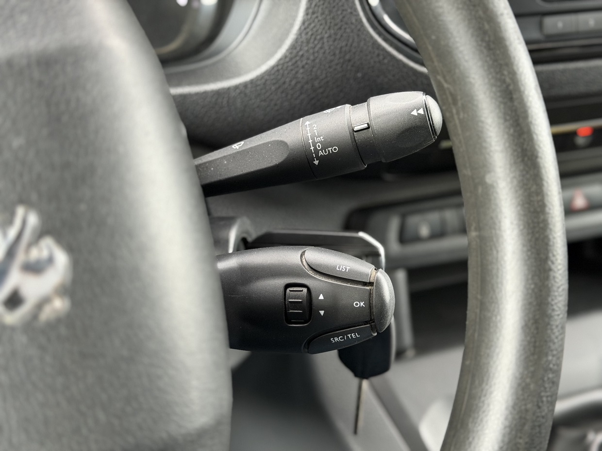 Peugeot Expert 1.5 BlueHDi 120HP 6L - Image 18