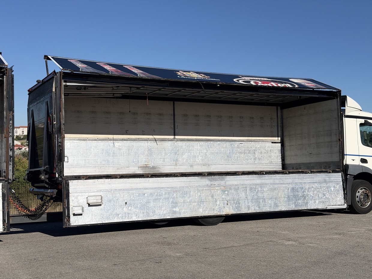 Mercedes-Benz Antos 2543 6x2 Porta-Bebidas FullAir - Image 13