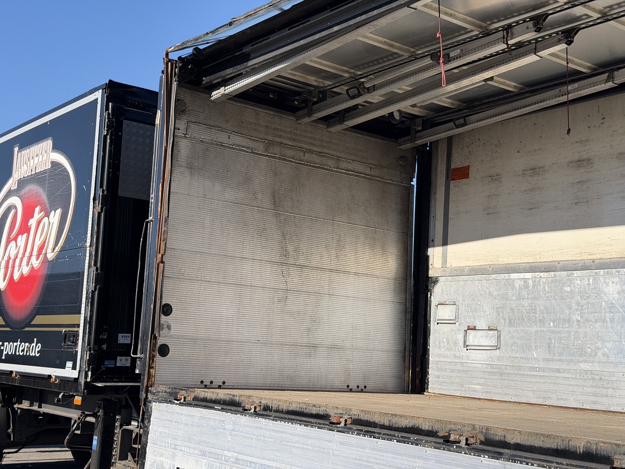 Mercedes-Benz Antos 2543 6x2 Porta-Bebidas FullAir - Image 18