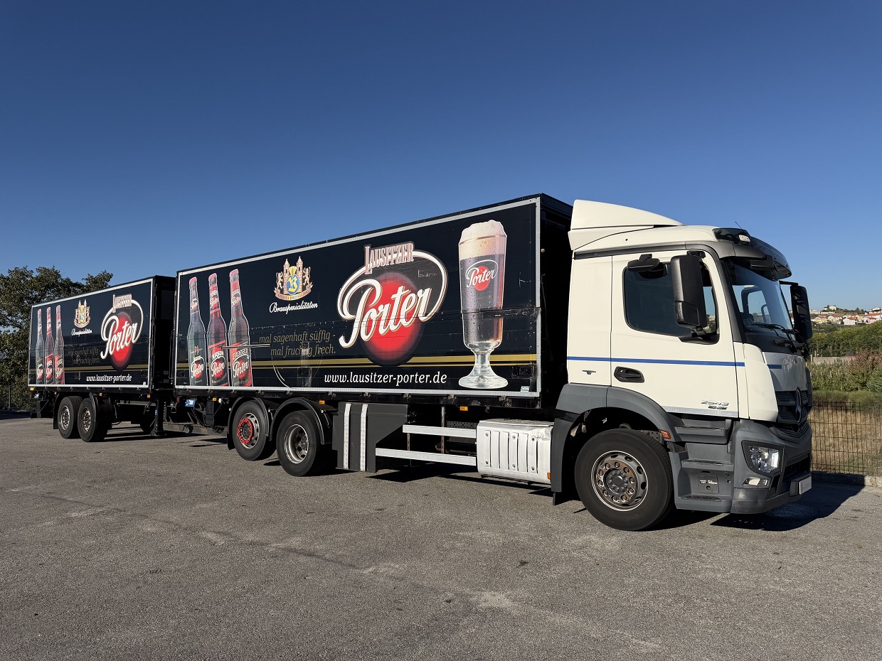 Mercedes-Benz Antos 2543 6x2 Porta-Bebidas FullAir