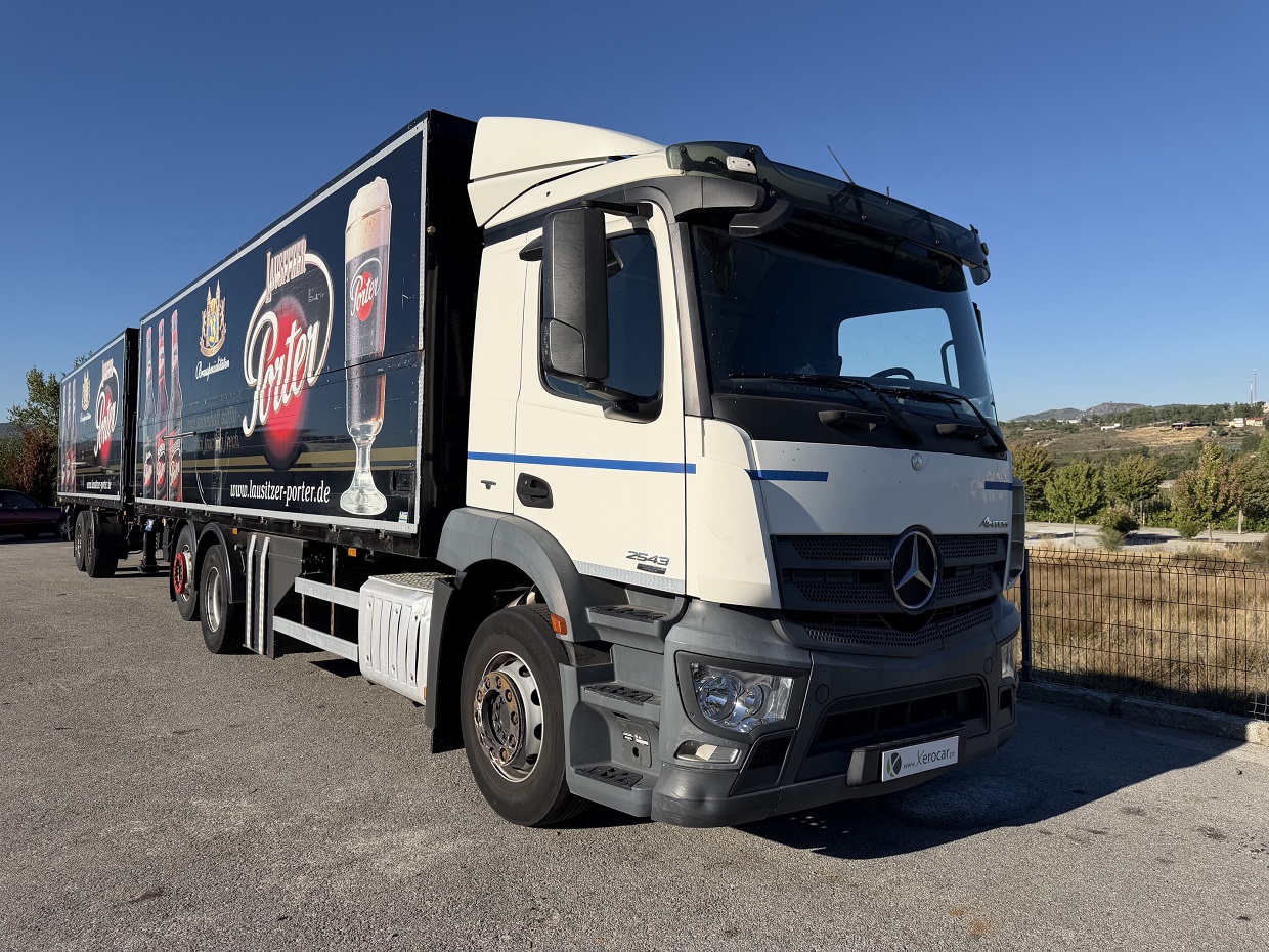 Mercedes-Benz Antos 2543 6x2 Porta-Bebidas FullAir - Image 2
