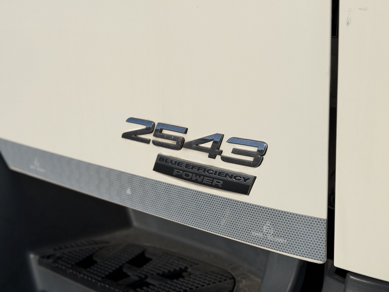 Mercedes-Benz Antos 2543 6x2 Porta-Bebidas FullAir - Image 4