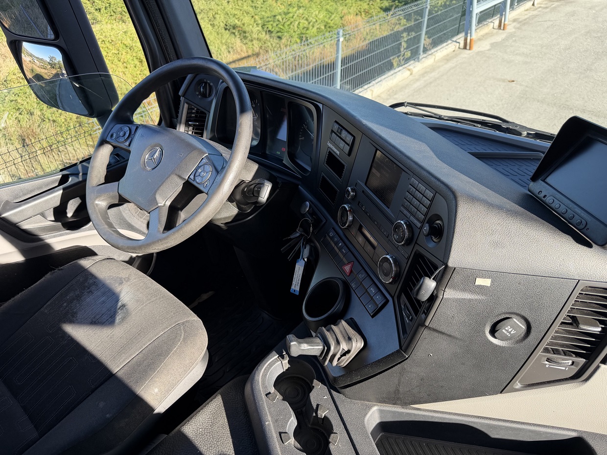 Mercedes-Benz Antos 2543 6x2 Porta-Bebidas FullAir - Image 6