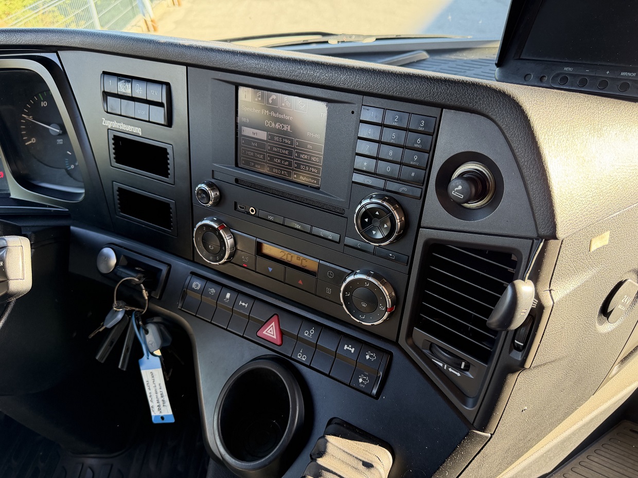 Mercedes-Benz Antos 2543 6x2 Porta-Bebidas FullAir - Image 7