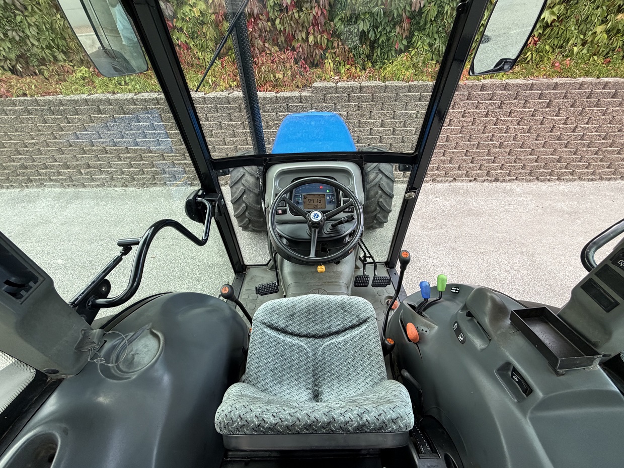 New Holland TN95FA Cab/AC 4RM - Image 10