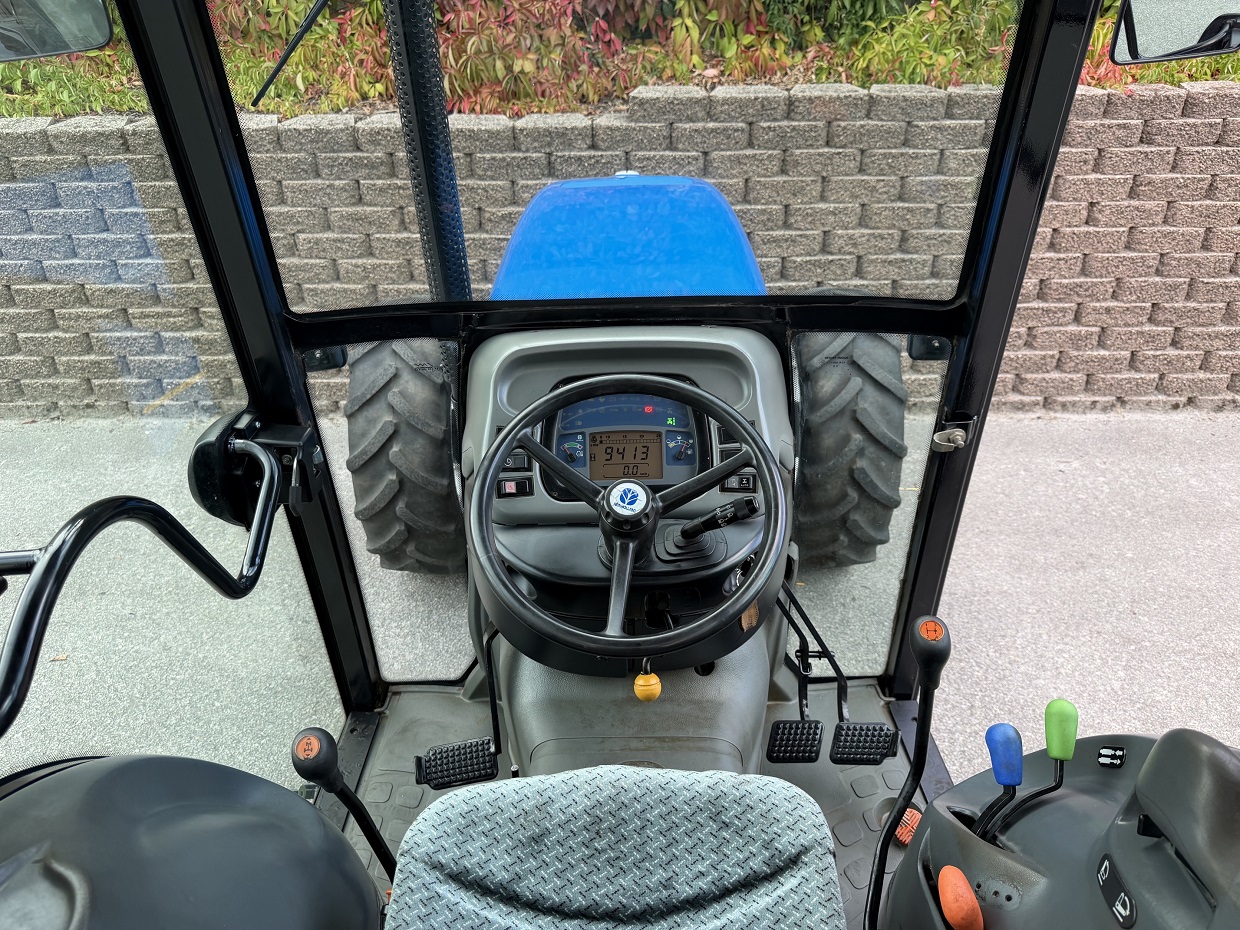 New Holland TN95FA Cab/AC 4RM - Image 11
