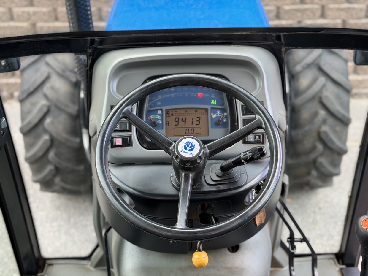 New Holland TN95FA Cab/AC 4RM - Image 12