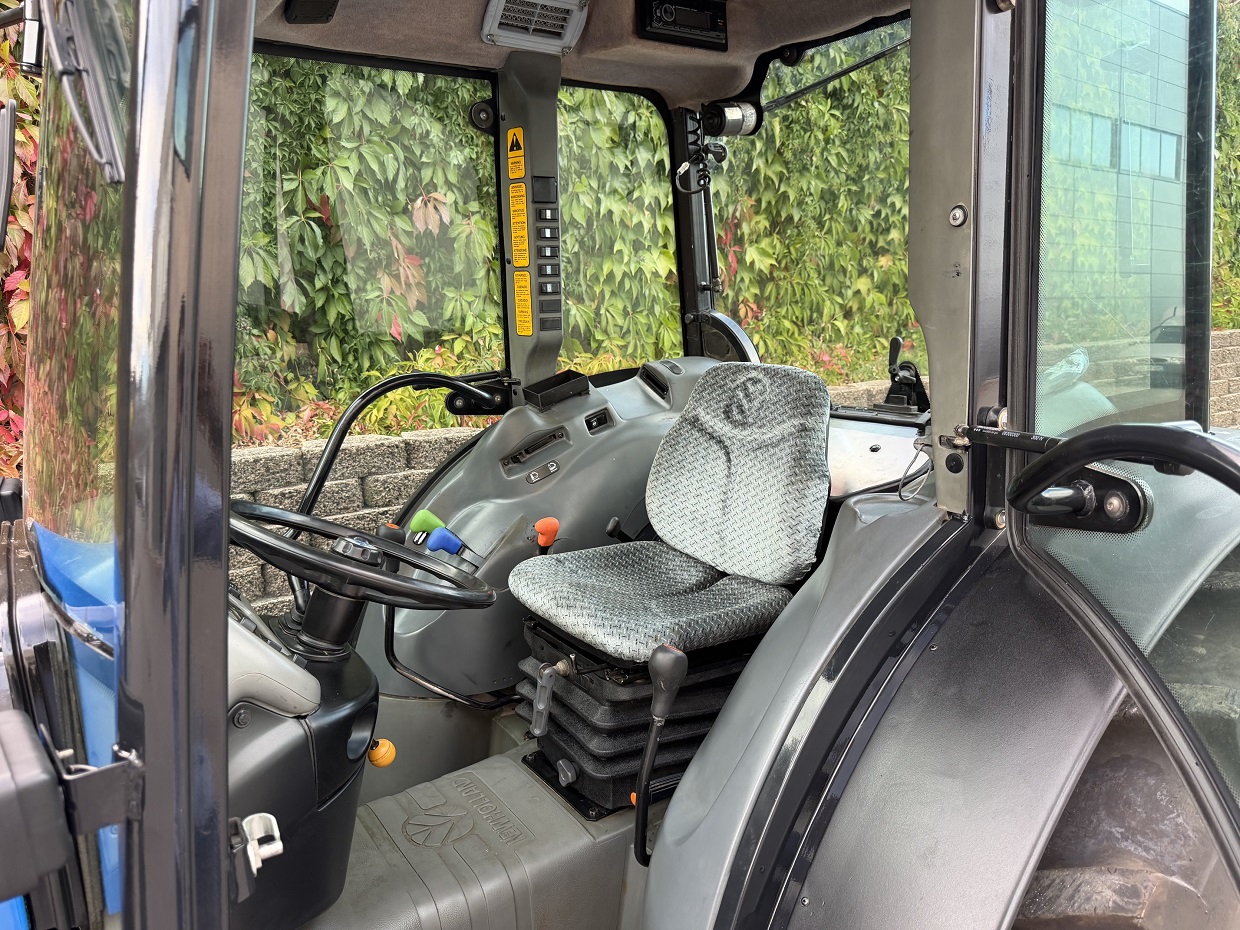 New Holland TN95FA Cab/AC 4RM - Image 14