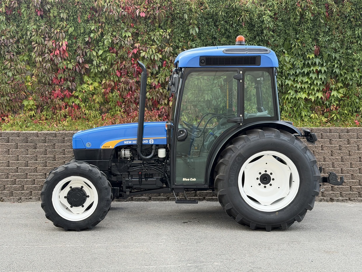 New Holland TN95FA Cab/AC 4RM - Image 19