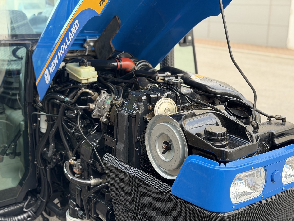 New Holland TN95FA Cab/AC 4RM - Image 21