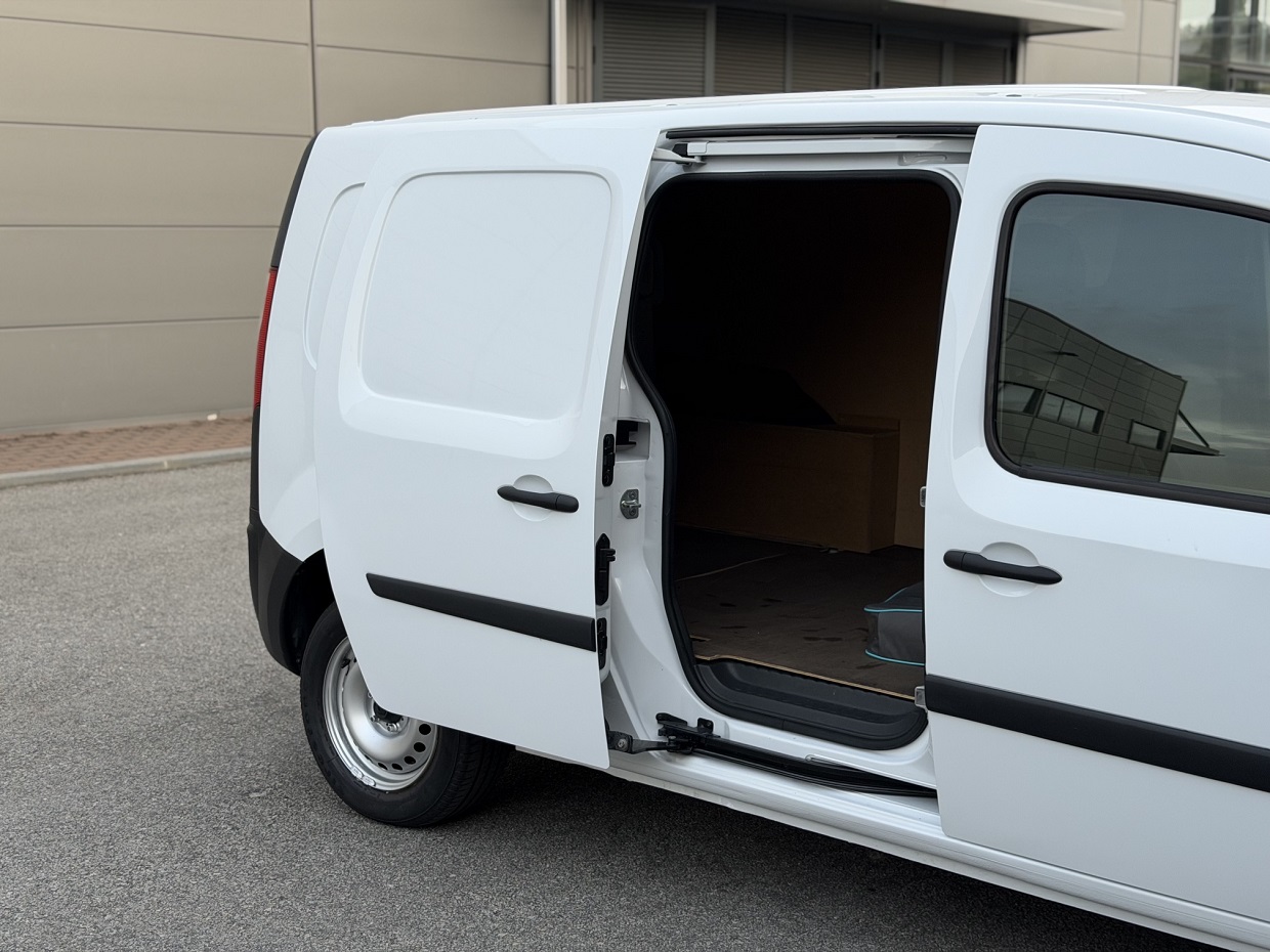 Renault Kangoo Maxi Z.E. 33 Eletric - Image 10