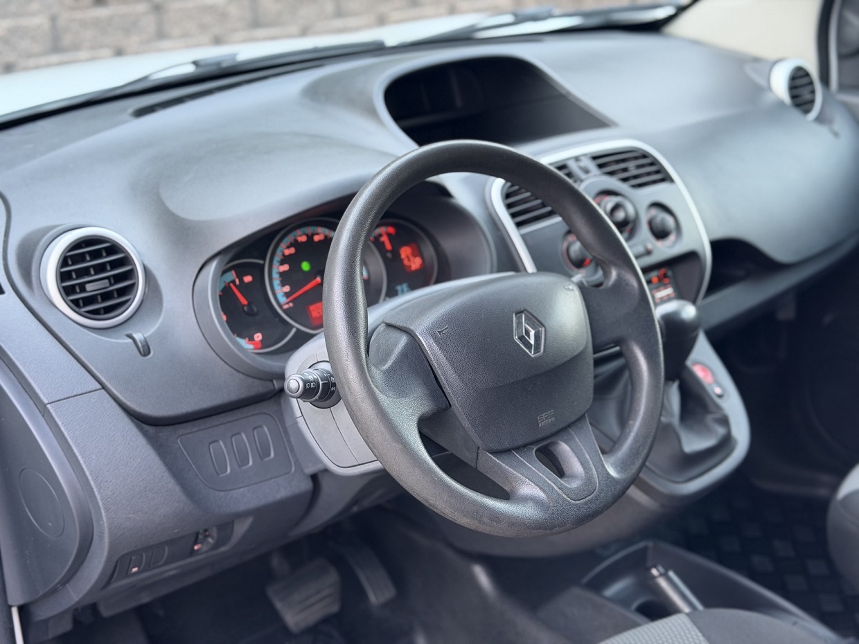 Renault Kangoo Maxi Z.E. 33 Eletric - Image 12