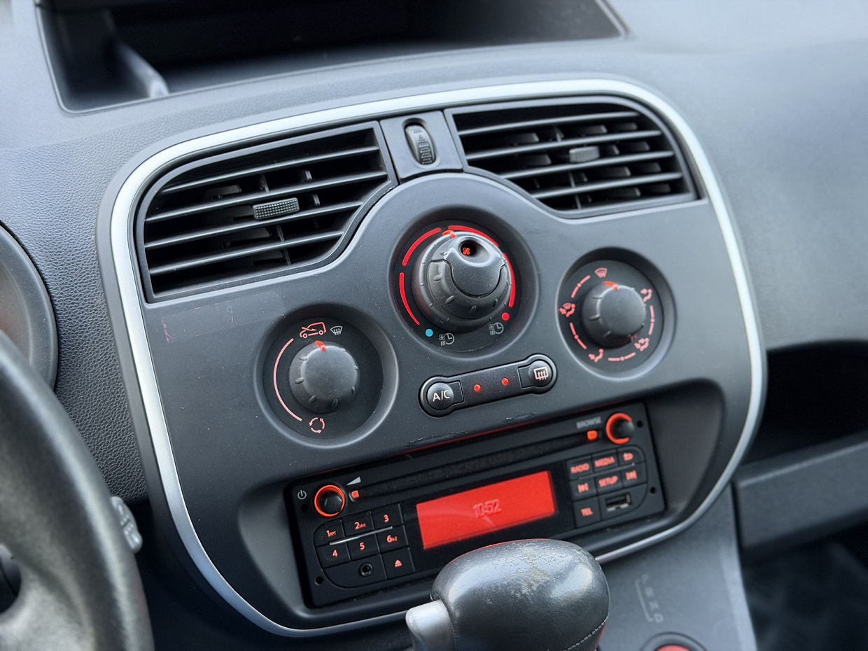 Renault Kangoo Maxi Z.E. 33 Eletric - Image 13