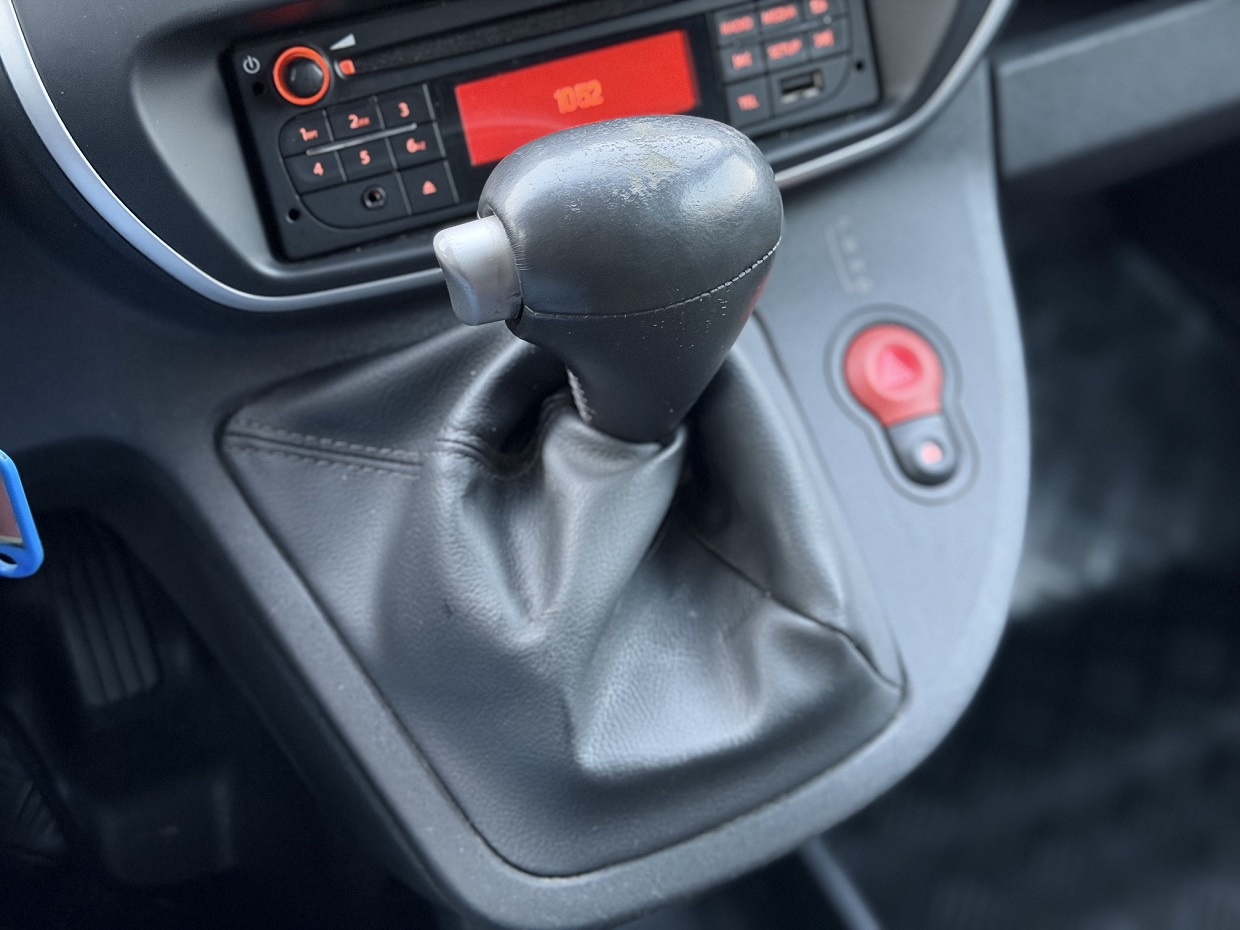 Renault Kangoo Maxi Z.E. 33 Eletric - Image 14