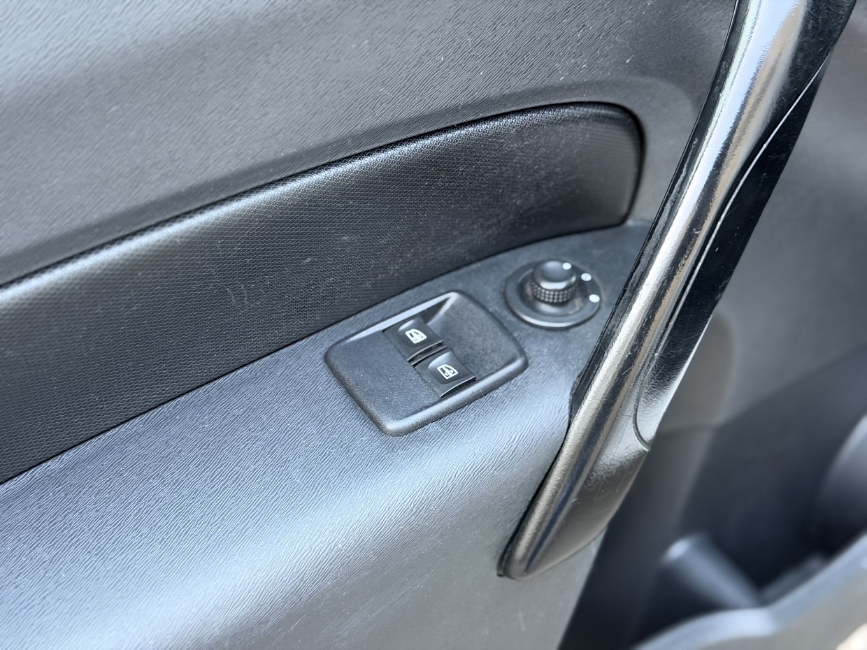 Renault Kangoo Maxi Z.E. 33 Eletric - Image 17