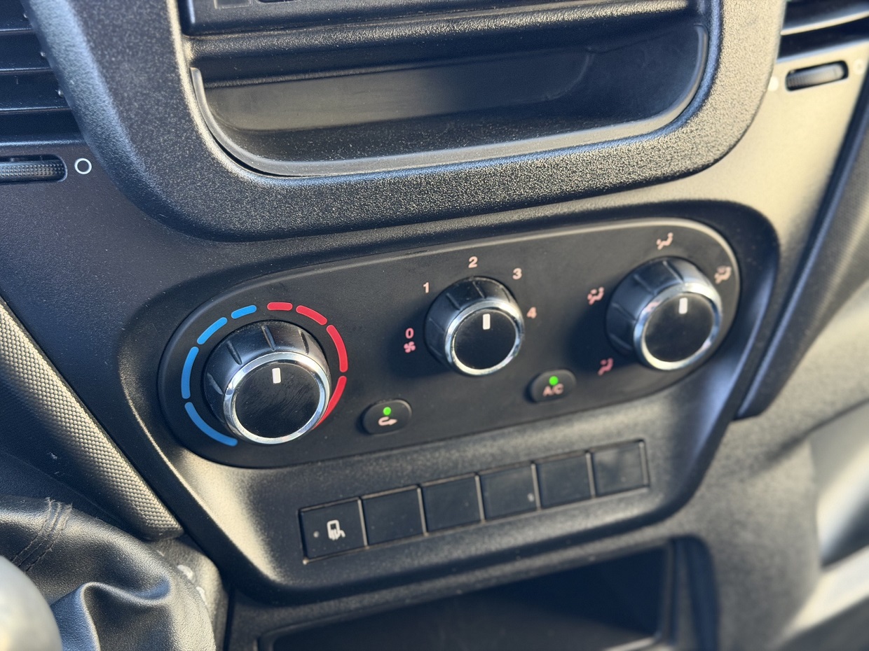 Iveco Daily 35-160 3L Plataforma - Image 19