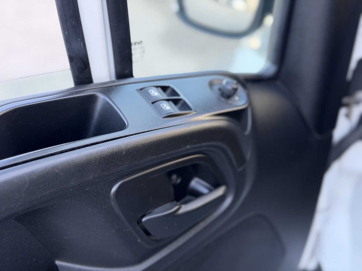 Iveco Daily 35-160 3L Plataforma - Image 23
