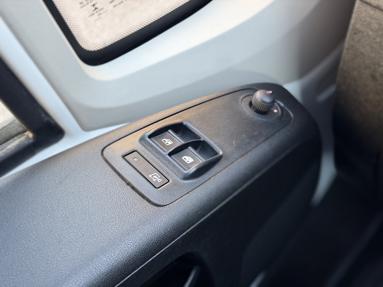 Peugeot Boxer 2.2 BlueHDi 120HP L1H1 3L - Image 17