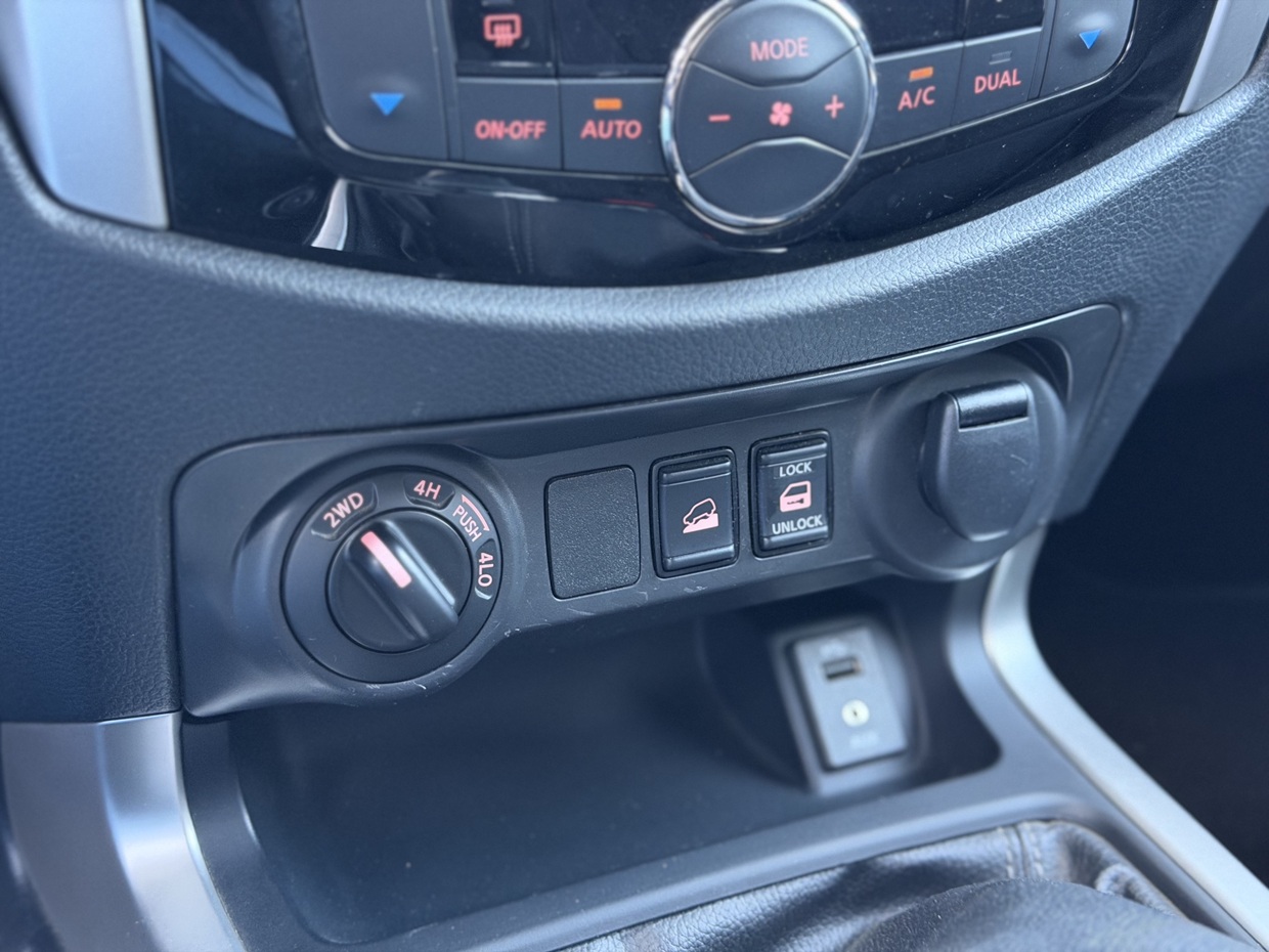 Nissan Navara N-Connecta 2.3 DCi 190HP 4WD 3L - Image 27