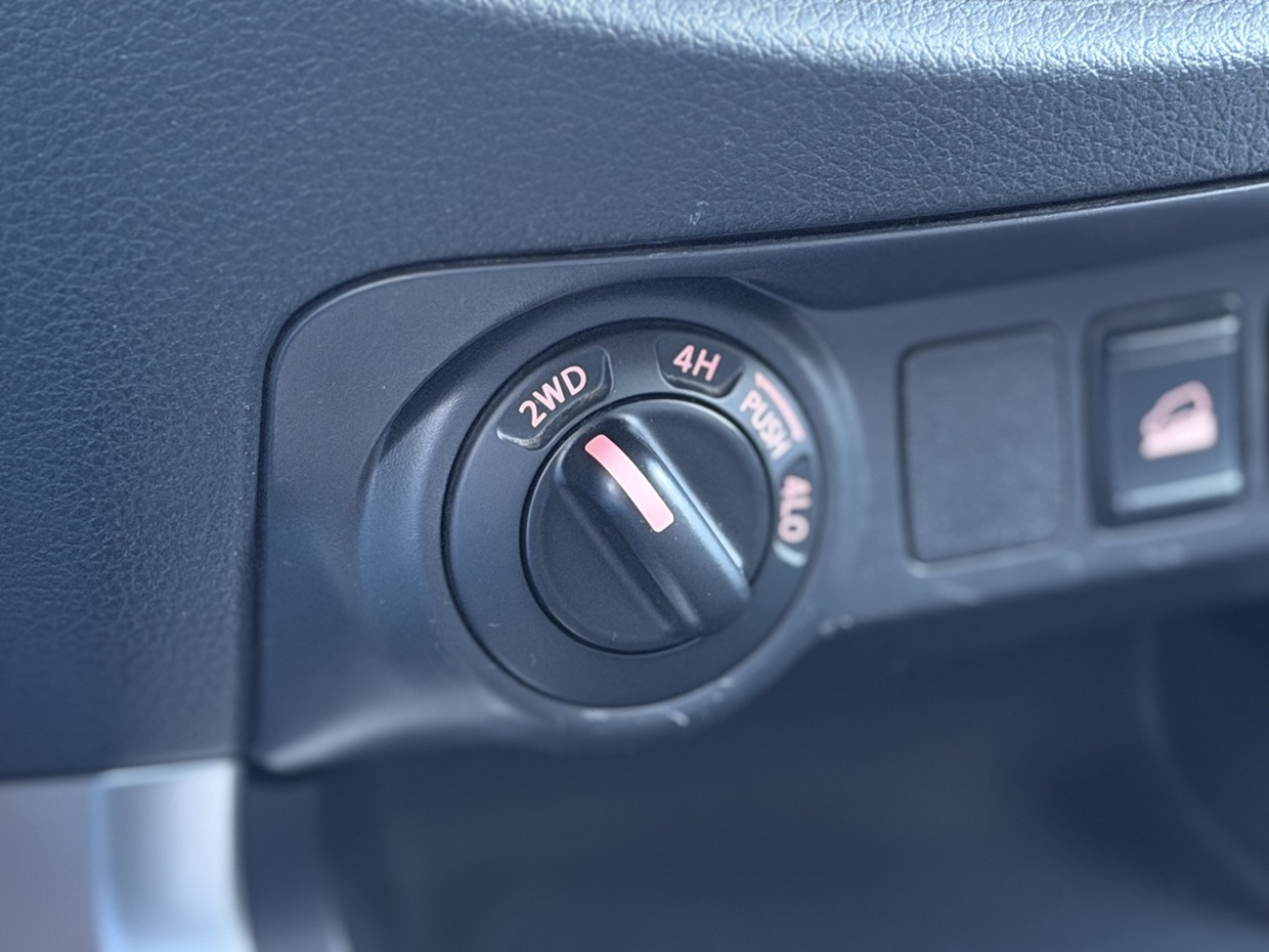 Nissan Navara N-Connecta 2.3 DCi 190HP 4WD 3L - Image 28