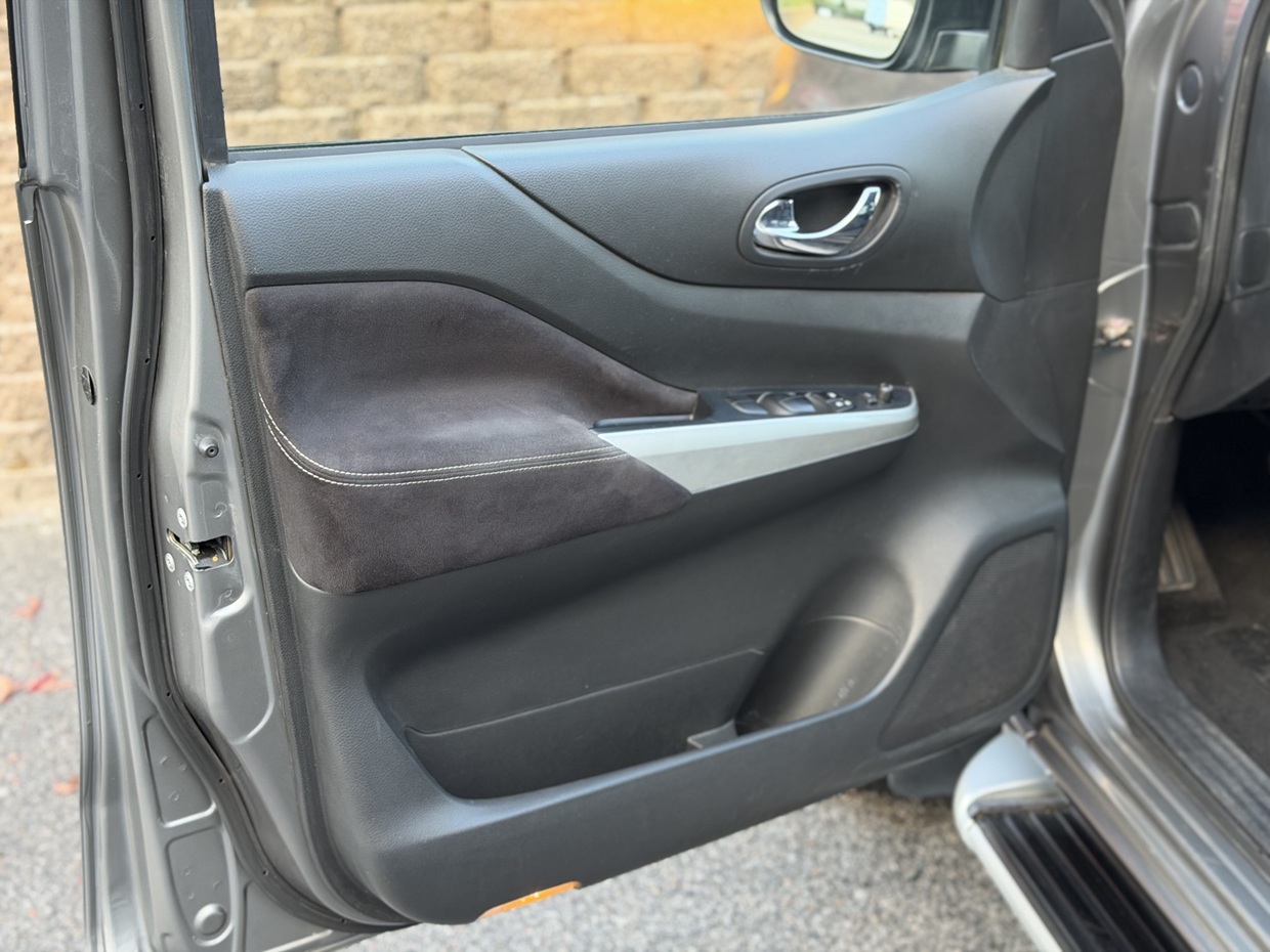 Nissan Navara N-Connecta 2.3 DCi 190HP 4WD 3L - Image 35
